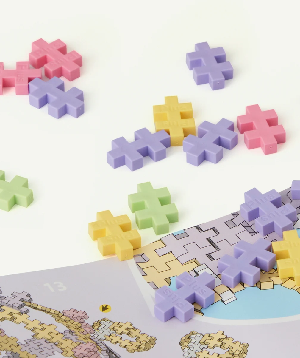 PLUS PLUSJEU DE CONSTRUCTION 3 EN 1 FÉERIQUE 220 PIÈCES