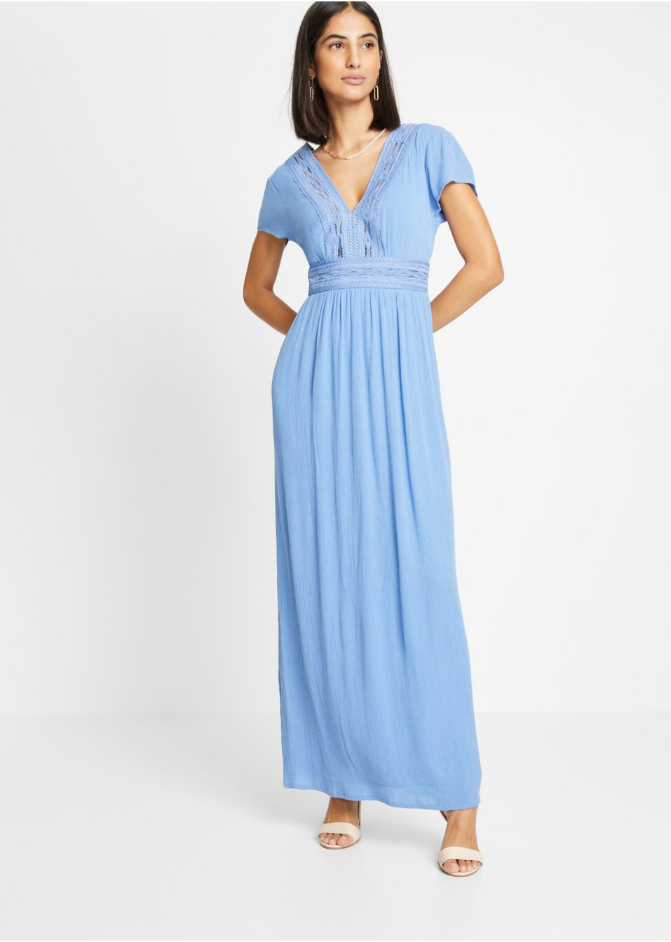 Robe longue estivale à dentelle