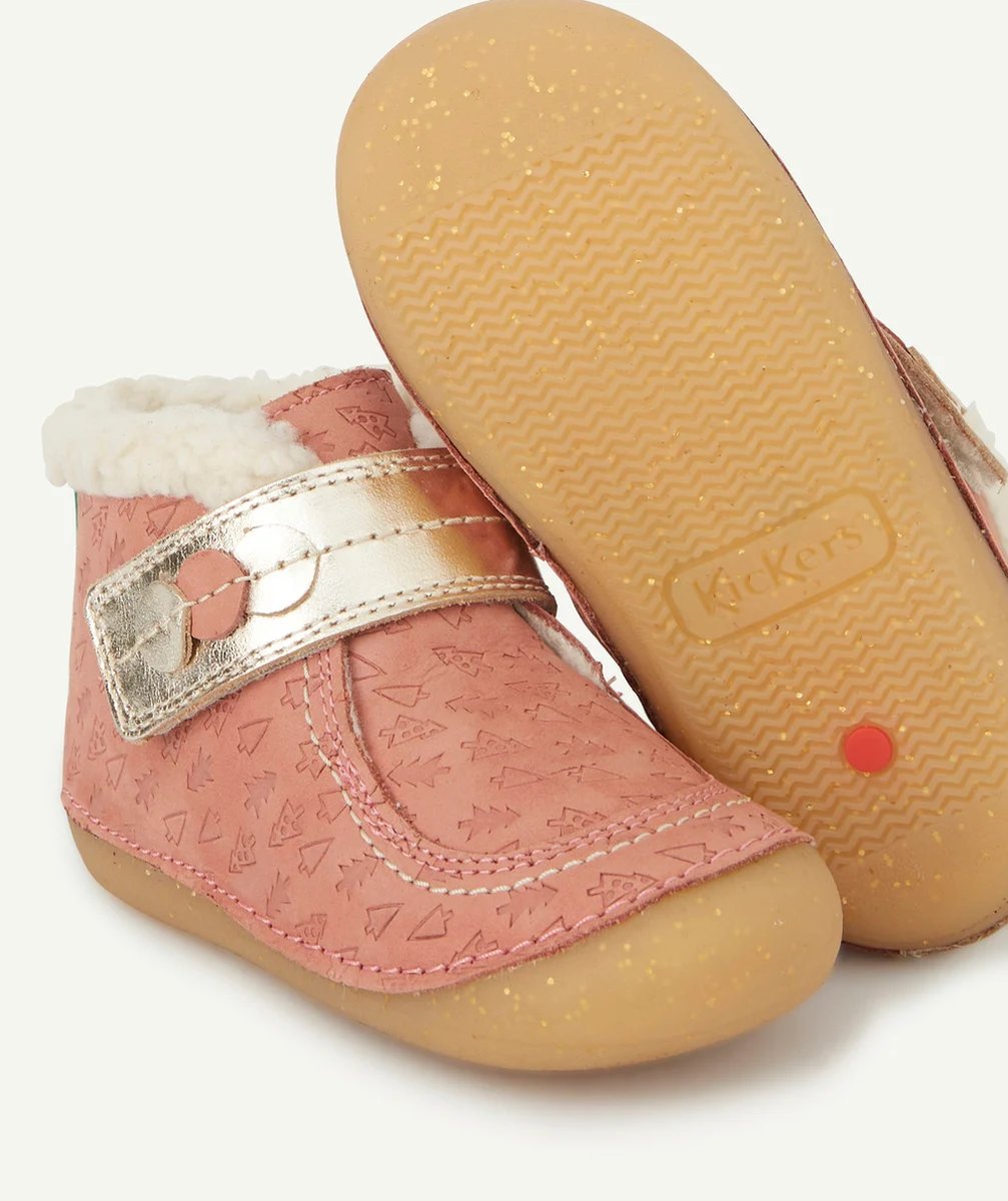 KICKERSBOTTINES BÉBÉ EN CUIR ROSE MOTIF SAPINS AVEC SHERPA