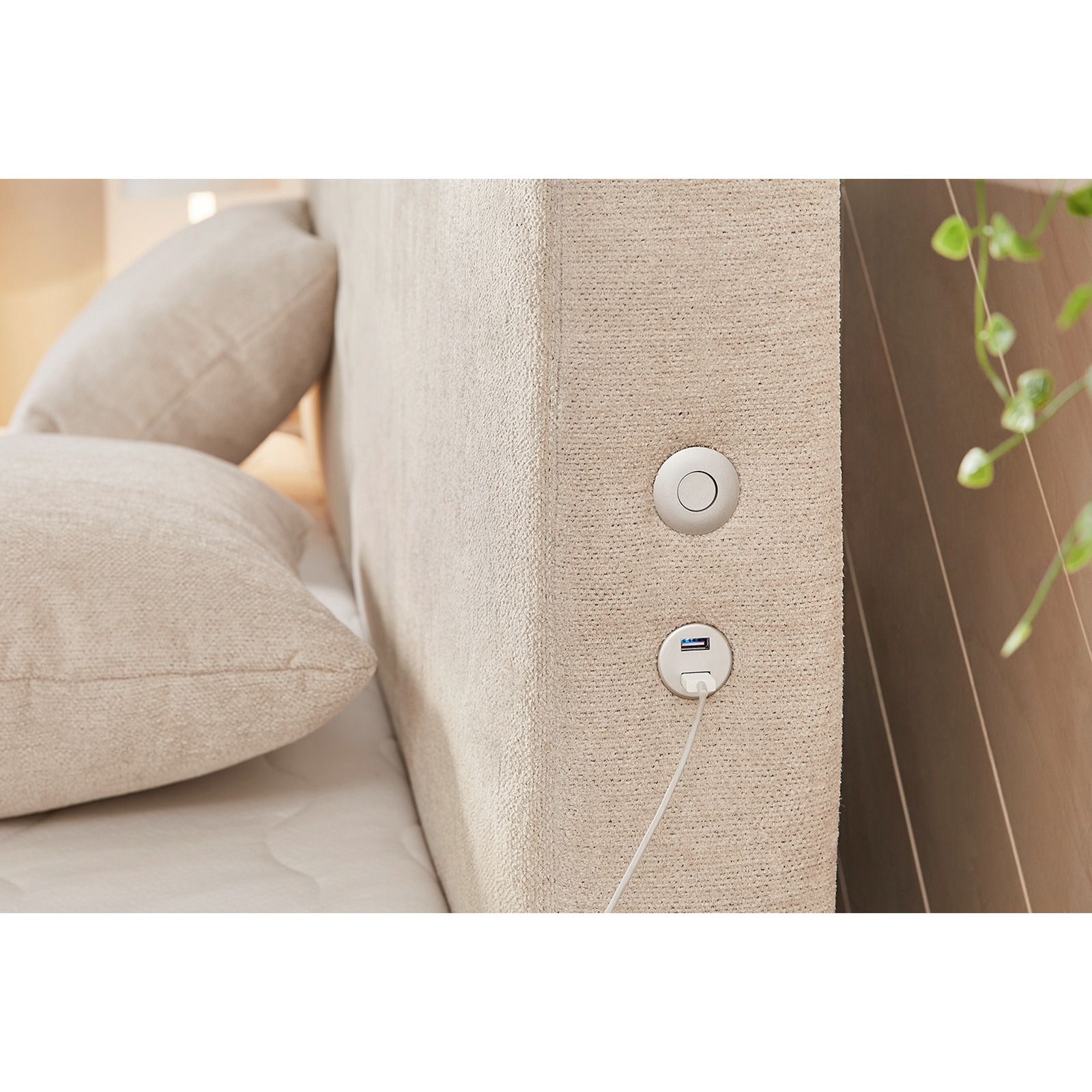 Boxspringbett Kira, Stoff Chenille, 180 x 200 cm, mit LED-Unterflurbeleuchtung beige