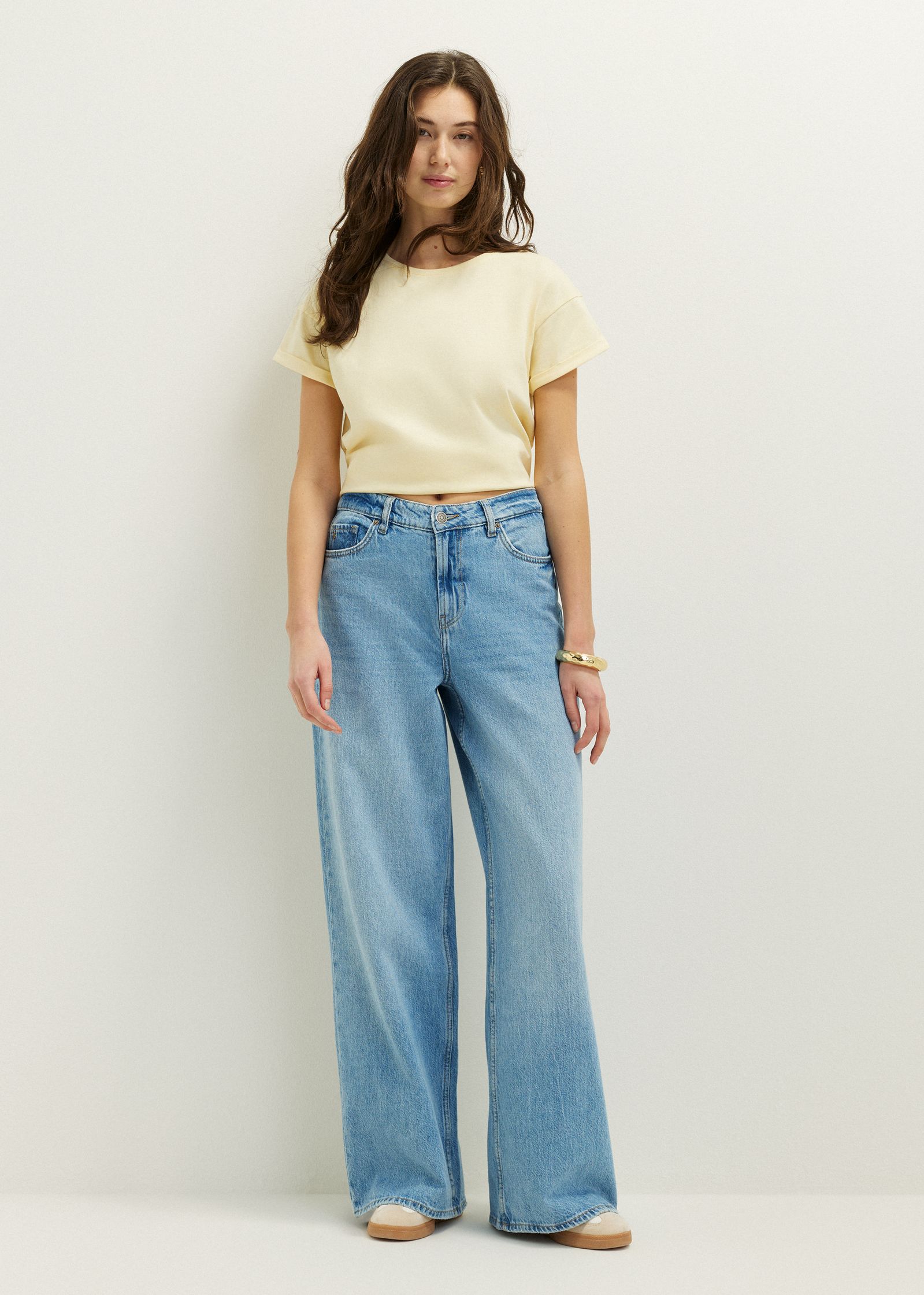 Basic T-shirt met opgerolde mouw