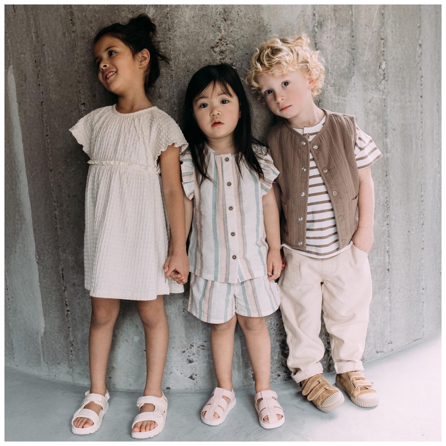 Sweet Petit peuter gilet Jelle mouwloos effen taupe