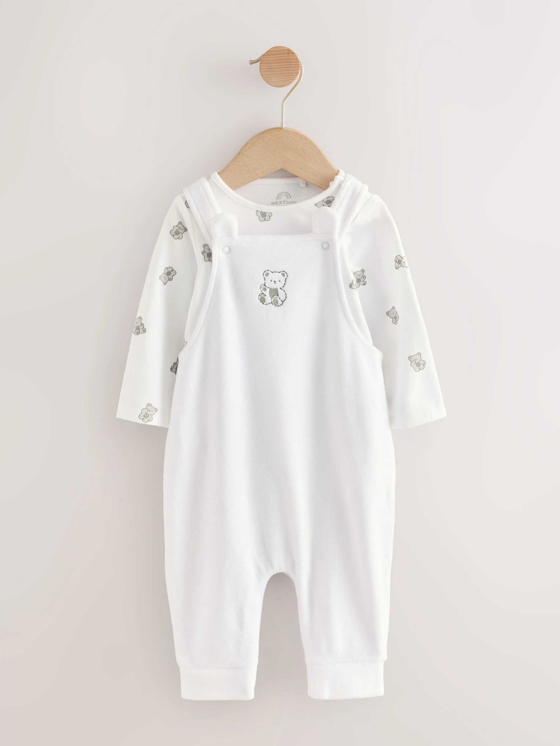 Wit met berenprint - Velours babyset met bretelbroek en rompertje (0-12mnd)