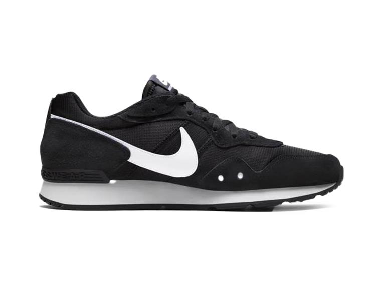 Nike Men Venture Runner Sneakers