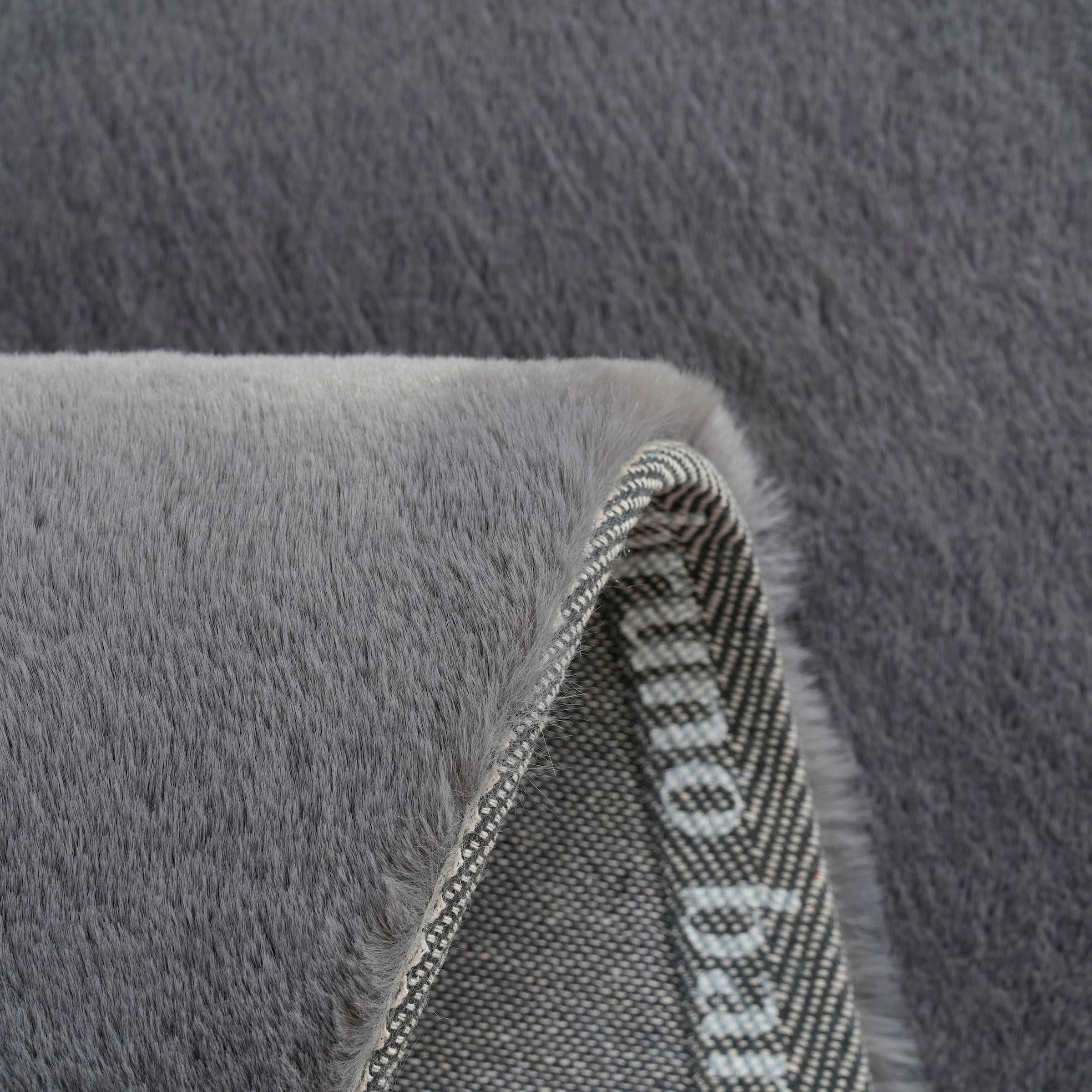Bruno Banani Hochflor-Teppich »Rabbit 2 Bean, Kunstfell Teppich, Modern, besondere Form« U-förmig 25 mm Höhe Kaninchenfell-Haptik, Microfaser, Wohnzimmer, Schlafzimmer, Esszimmer