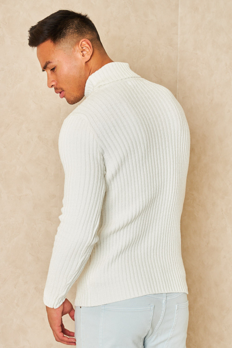 Pull blanc col roulé en velours