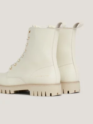Botas de tornozelo de couro com cadarço e travas