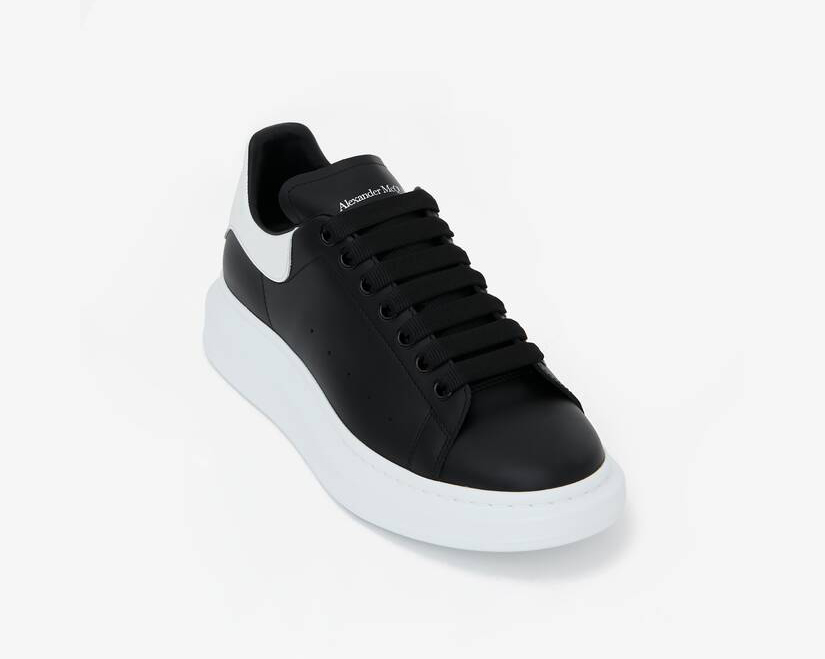 Alexander McQueen Men's Oversized Sneaker in Black/white