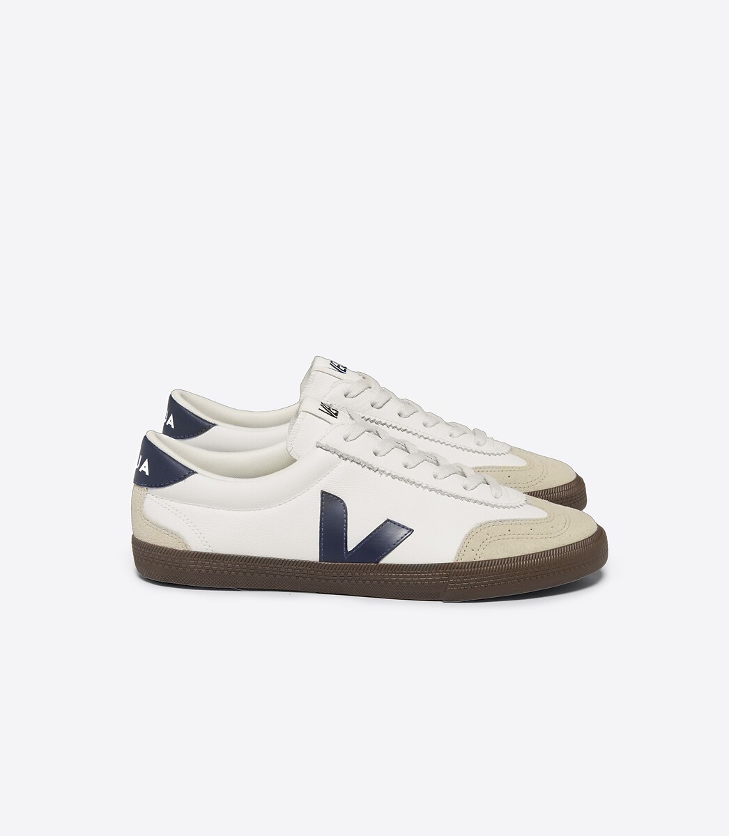 VEJA<br>Tênis VOLEEY de couro