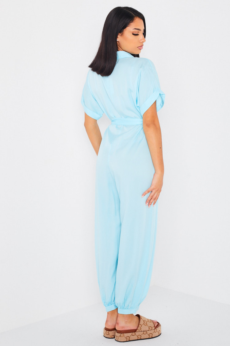 Combinaison pantalon bleue à manches courtes fluide