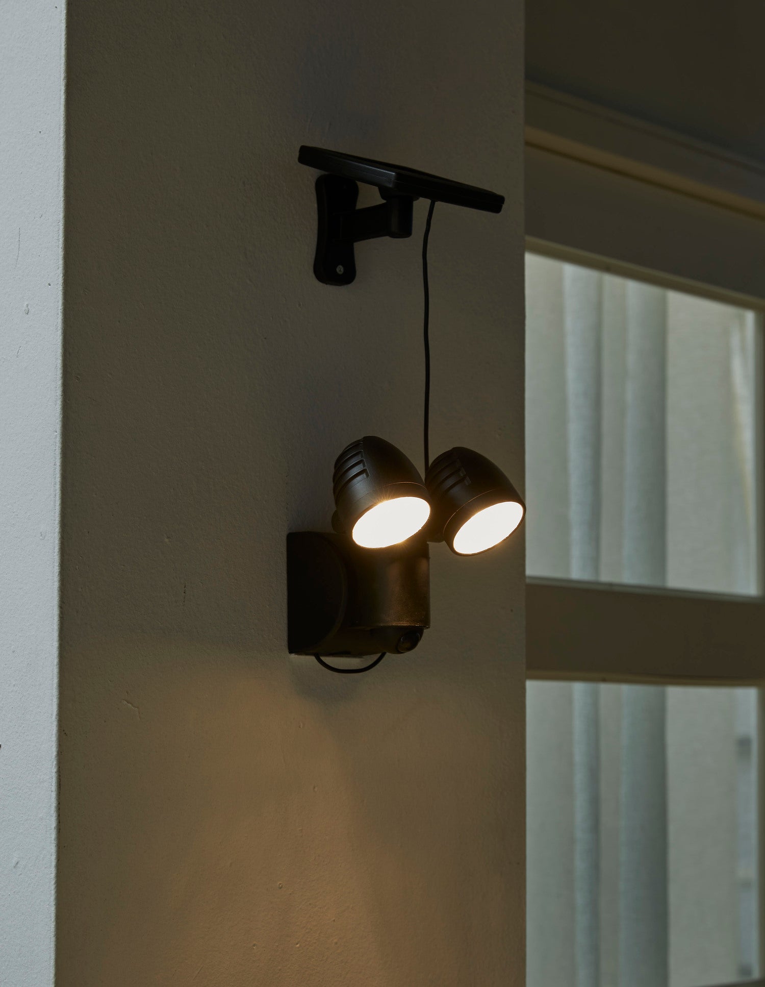 Luxform Lighting solar wandlamp Salta zwart 16,8 x 12 x 18,3 cm