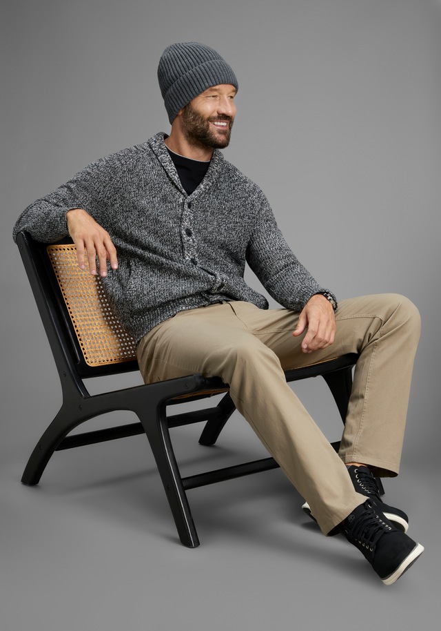 Man's World Strickjacke »Neue Kollektion! Mit Knopfleiste und Taschen«, melierte Optik ,weicher Griff, Perfekt für die kältere Jahreszeit