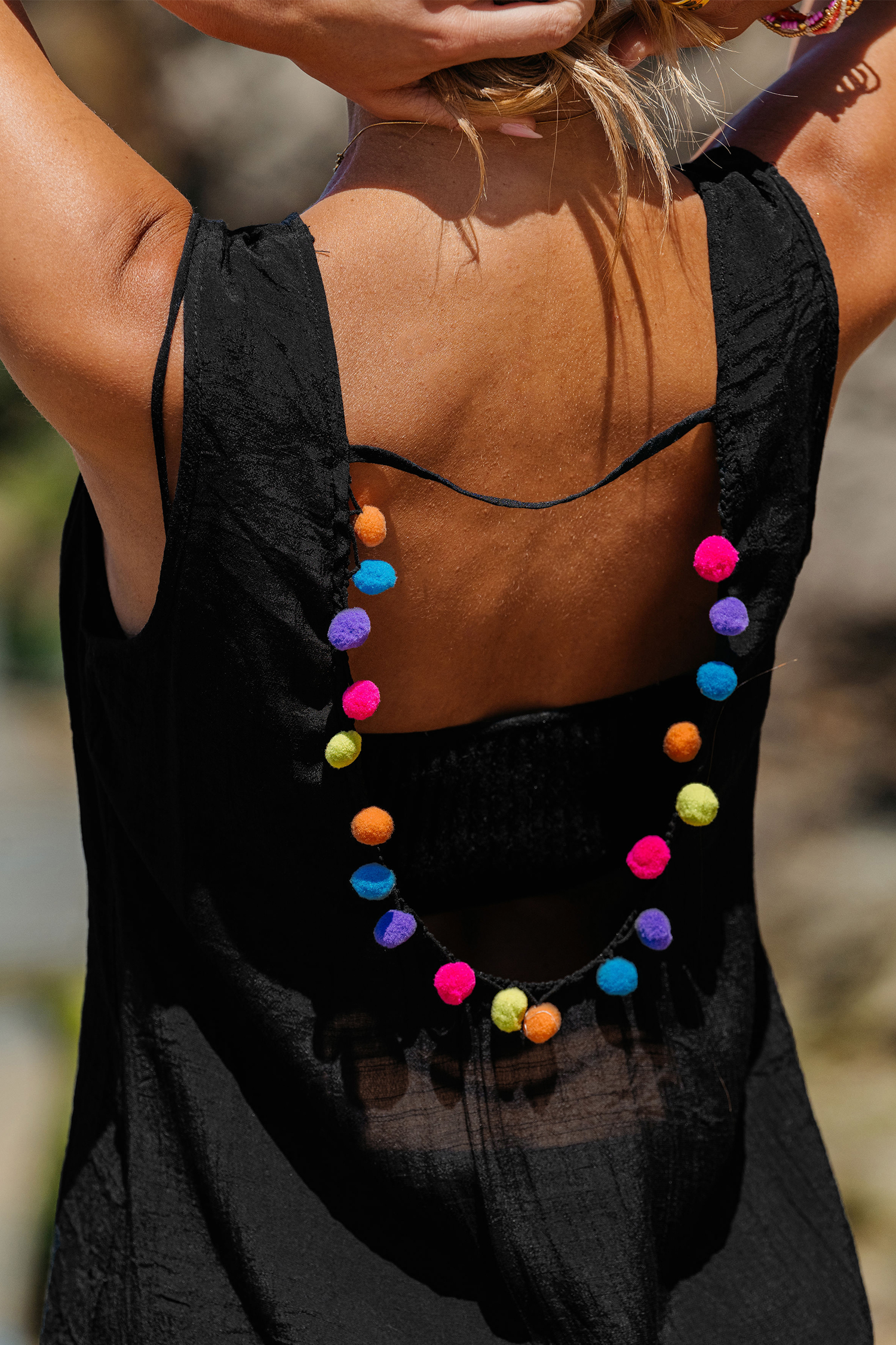 Robe cover up à pompons noire