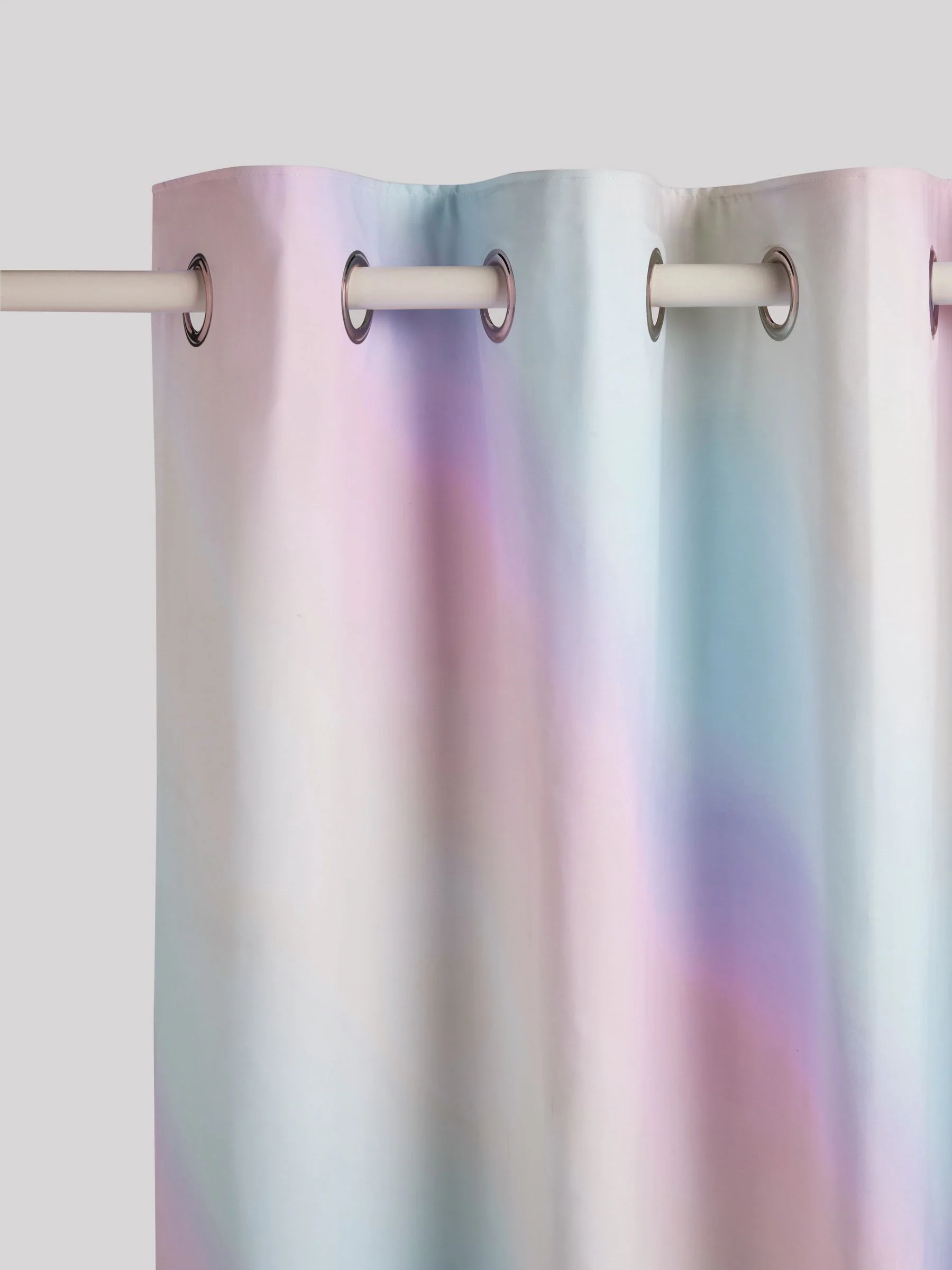 Verduisterende ombre ringgordijnen met regenboogprint
