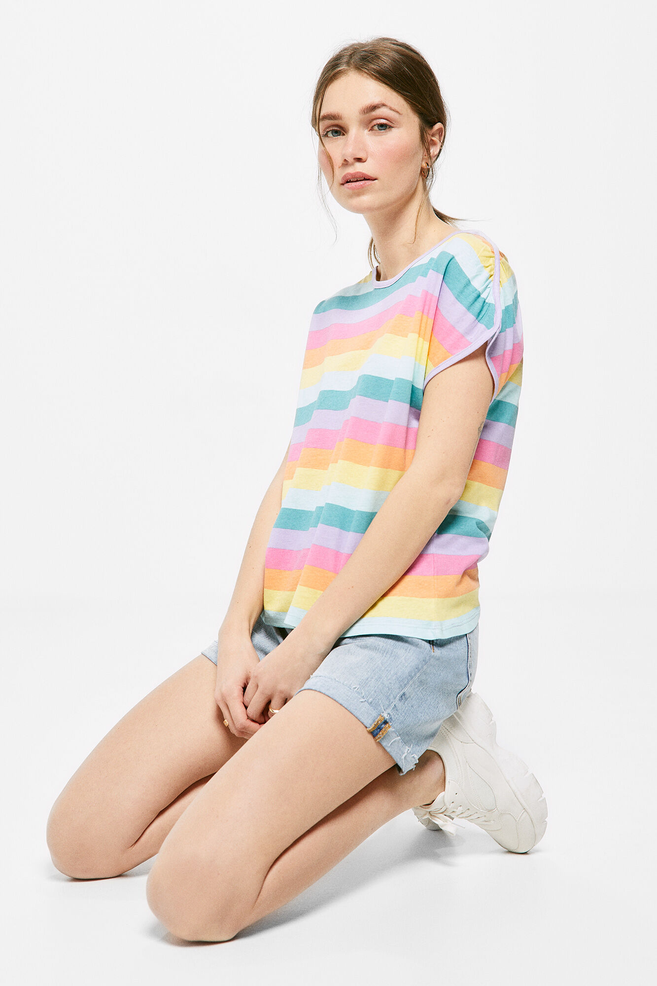 Camiseta listrada com franzido - Amarela