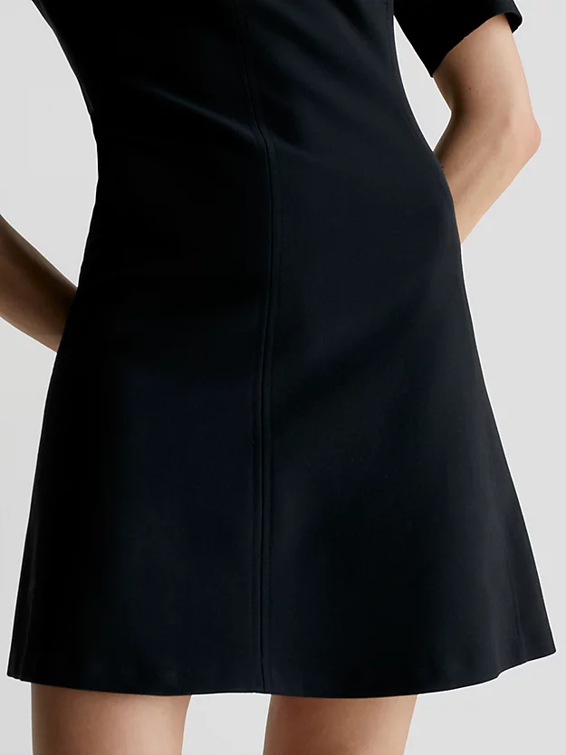 Vestido evasê de corte solto