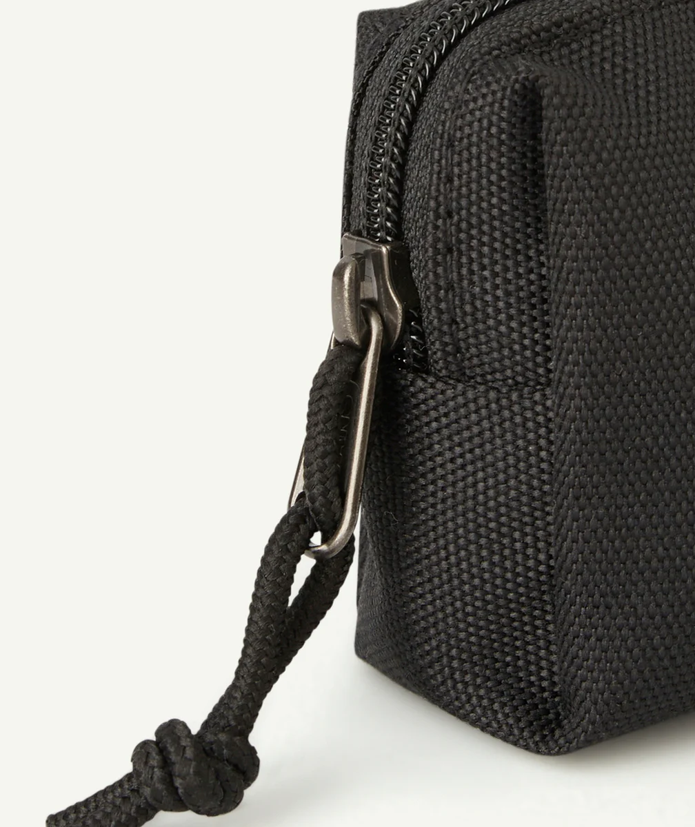 VANSTROUSSE NOIRE OFF THE WALL