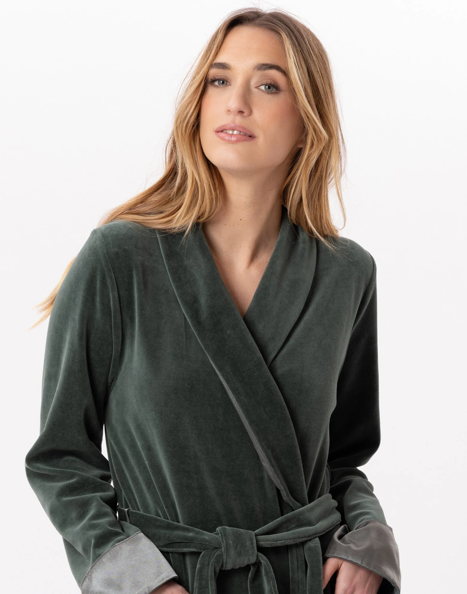ESSENTIEL 867 - Peignoir en velours | Vert
