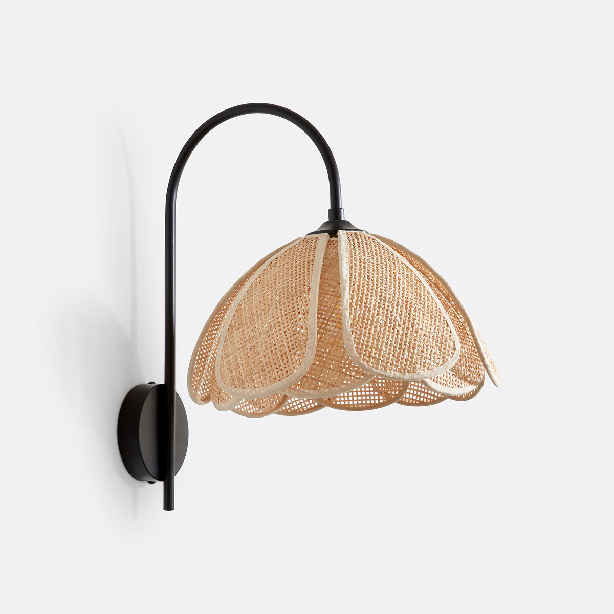 LA REDOUTE INTERIEURS<br>Luminária de parede com pétalas de flores em metal, aço e rattan, Lola
