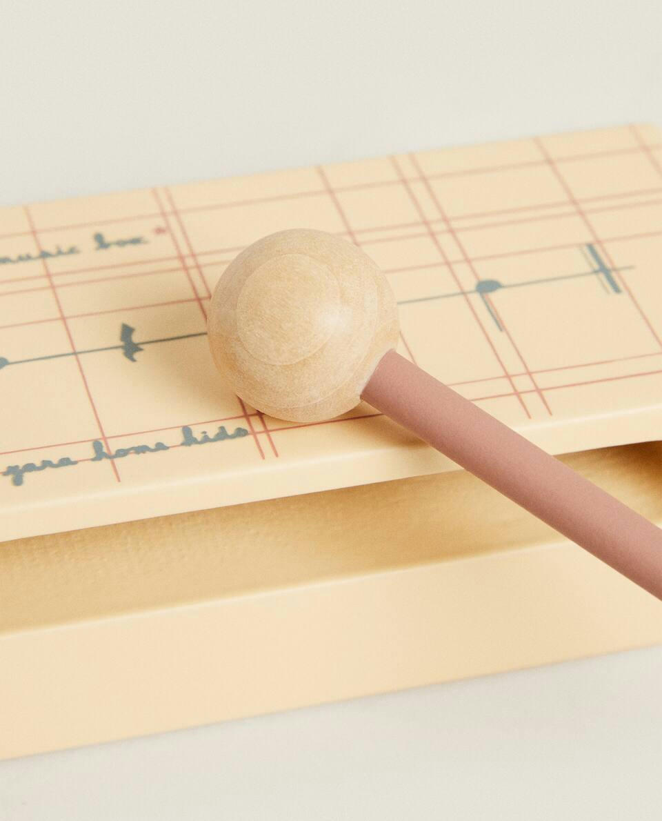 BRINQUEDO MUSICAL DE MADEIRA