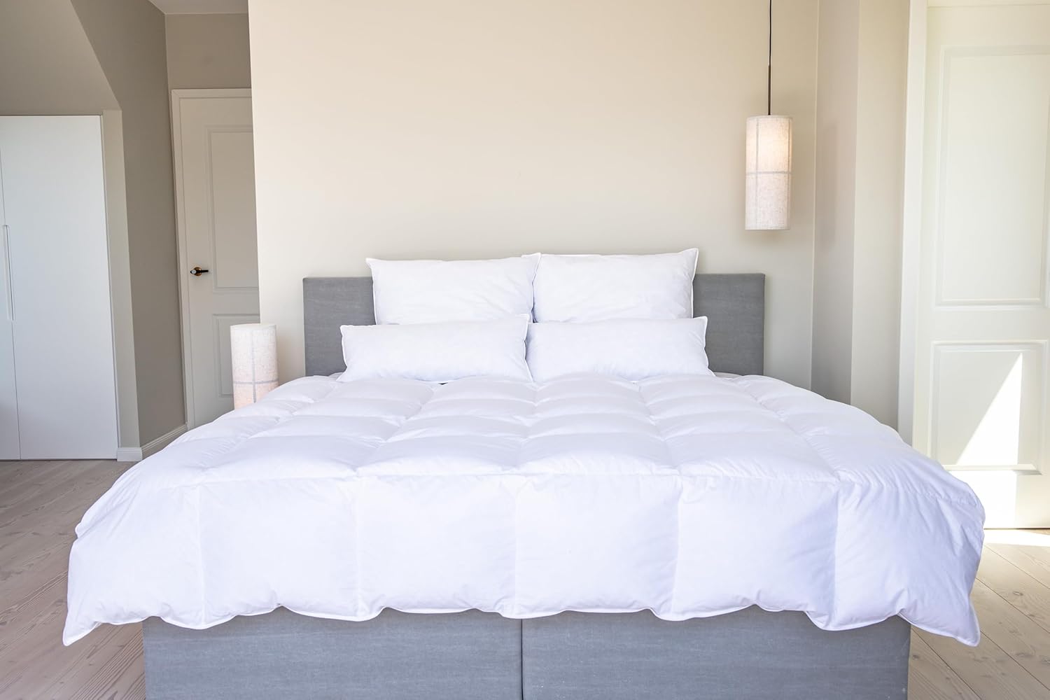 DREEMA Bettdecke 200x220 Daunendecke Warm | Extraweiche Daunenfüllung | in Deutschland gefertigt | 100% nachhaltig mit Oeko-TEX & Nomite | Allergiker geeignet | Soft-Touch Baumwollbezug