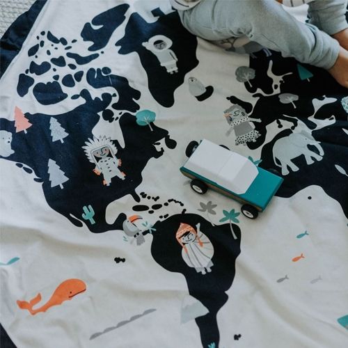 play&go speelkleed en opbergzak noomad - worldmap - stars