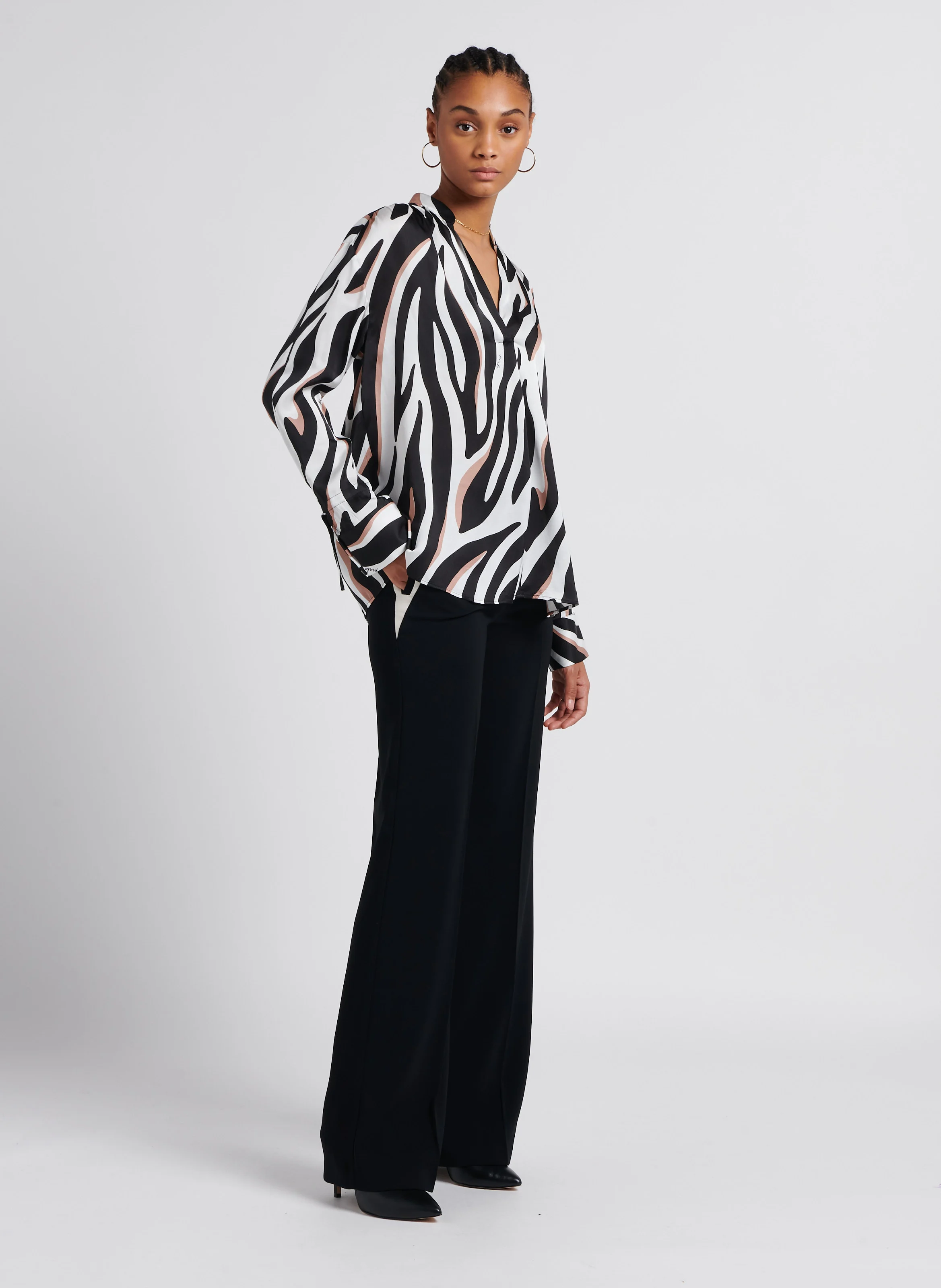BETTINA - Blouse droite encolure V satinée | Multicolore