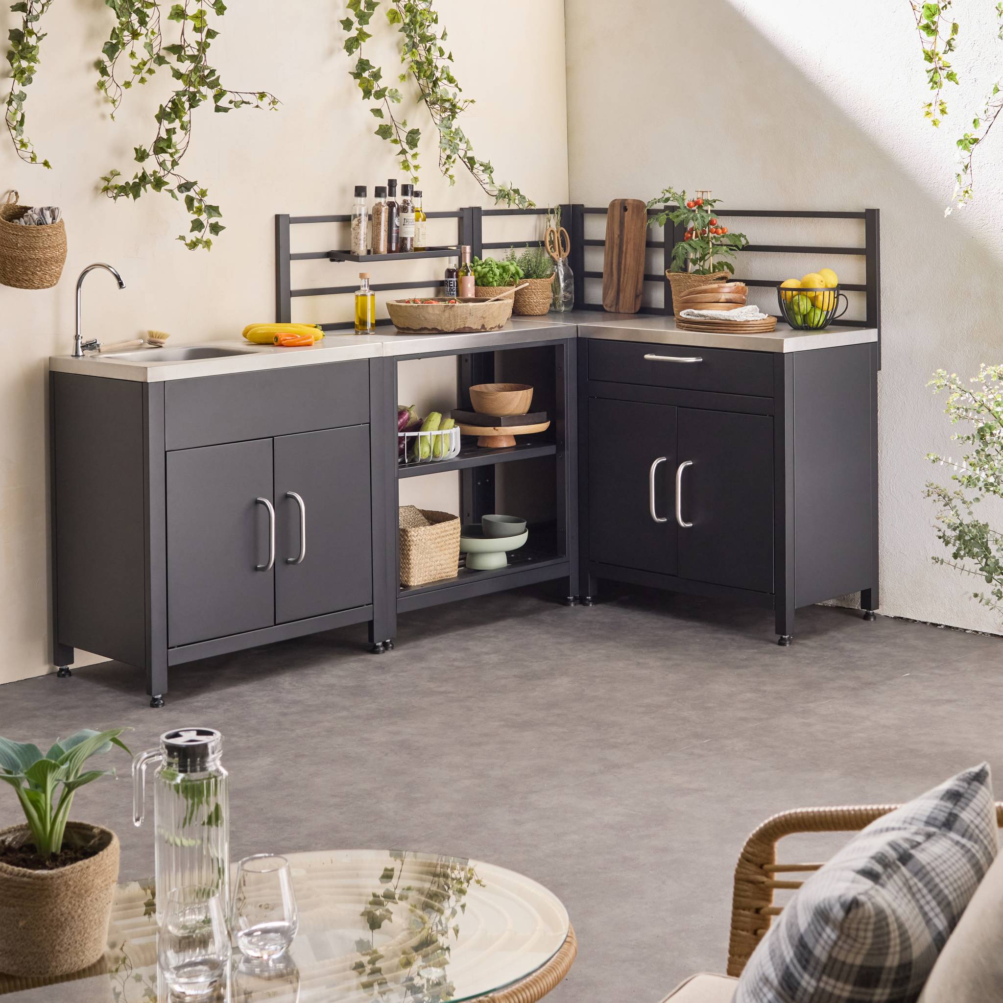 sweeek - Buitenkeuken met 4 stalen modules
