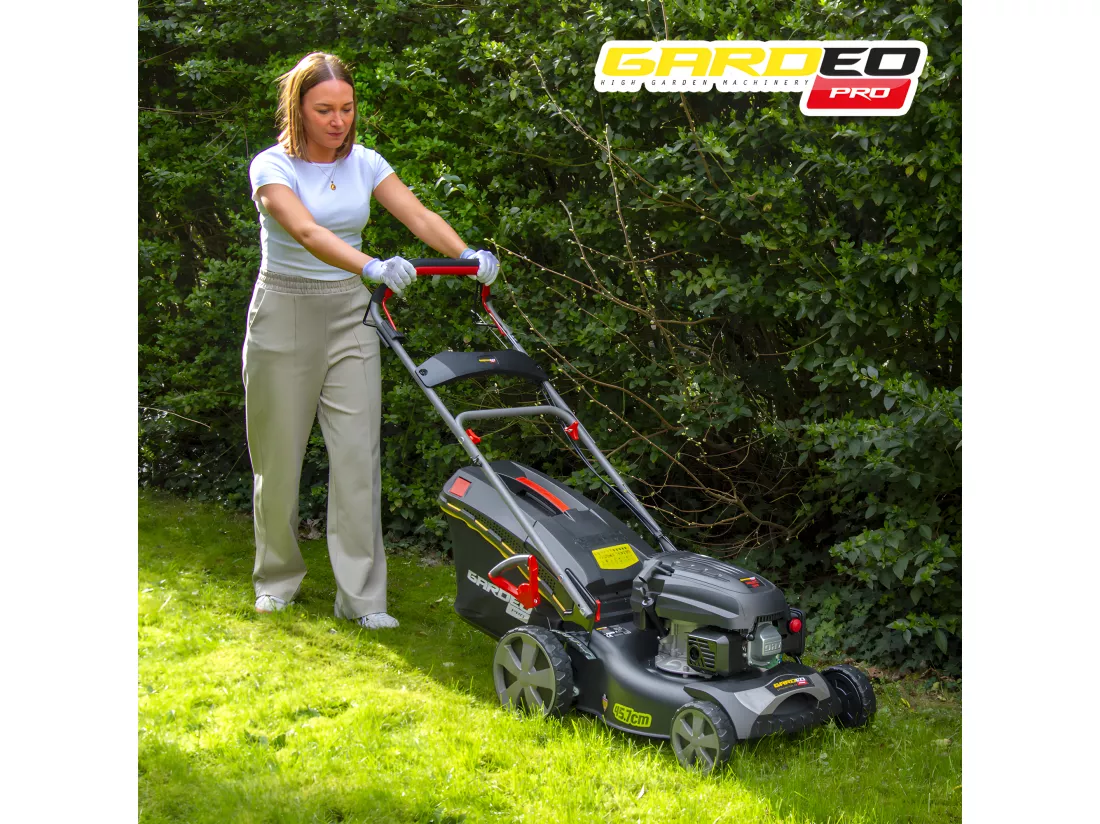 Tondeuse thermique autotractée 144.3cc - 46cm livrée avec 2 lames + mulching - Gardeo Pro