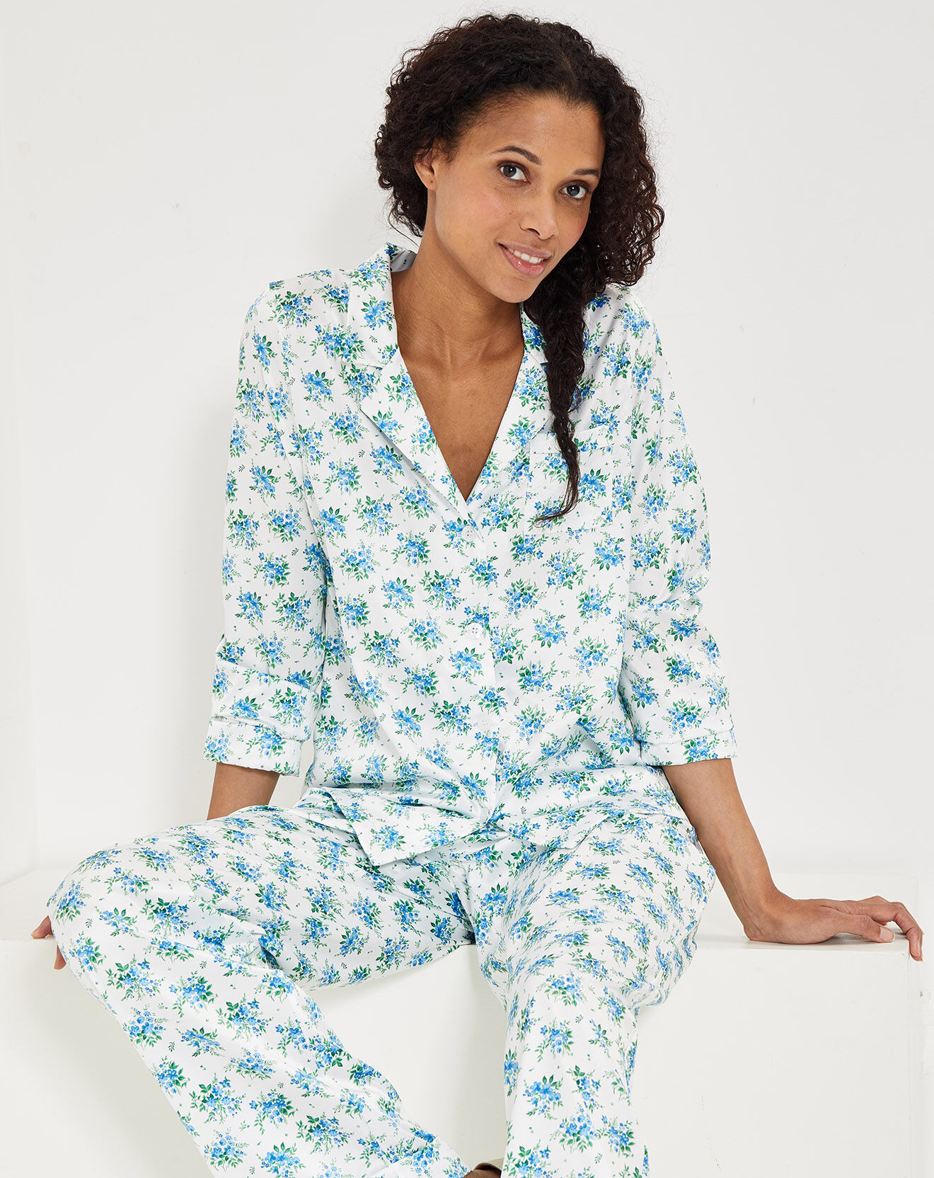 Quartier Latin Pyjama satiné Clarisse à fleurs blanc/bleu/vert