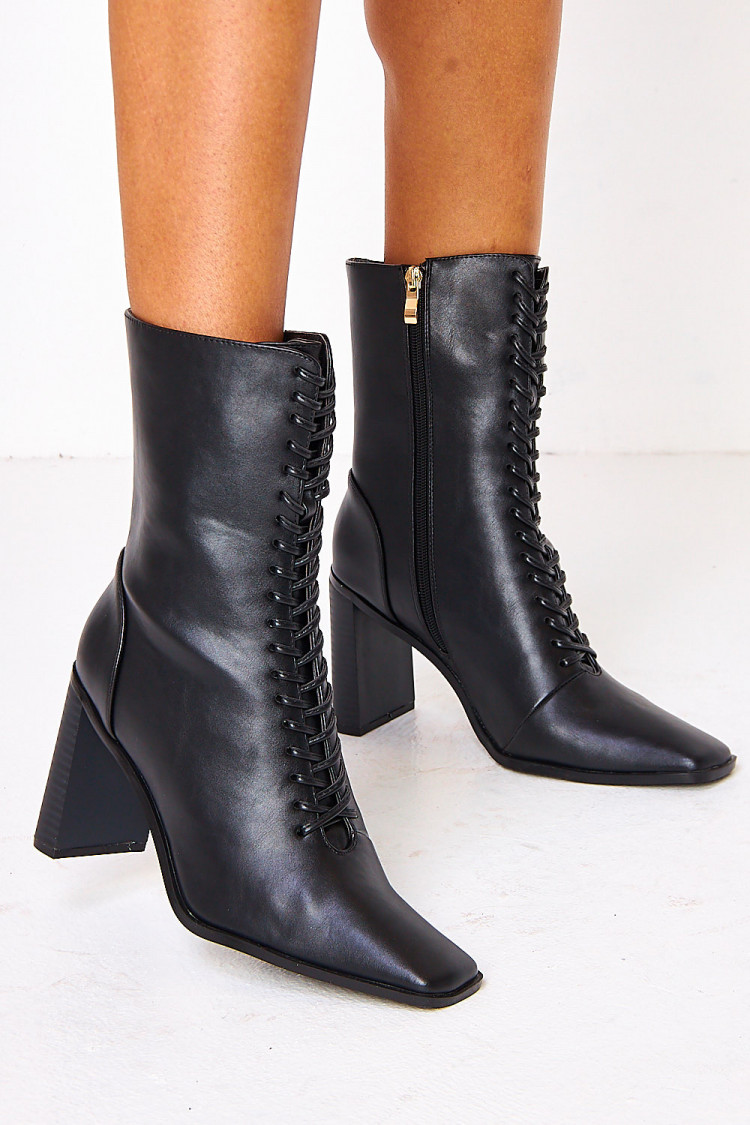 Bottines noires lacées à talon bloc