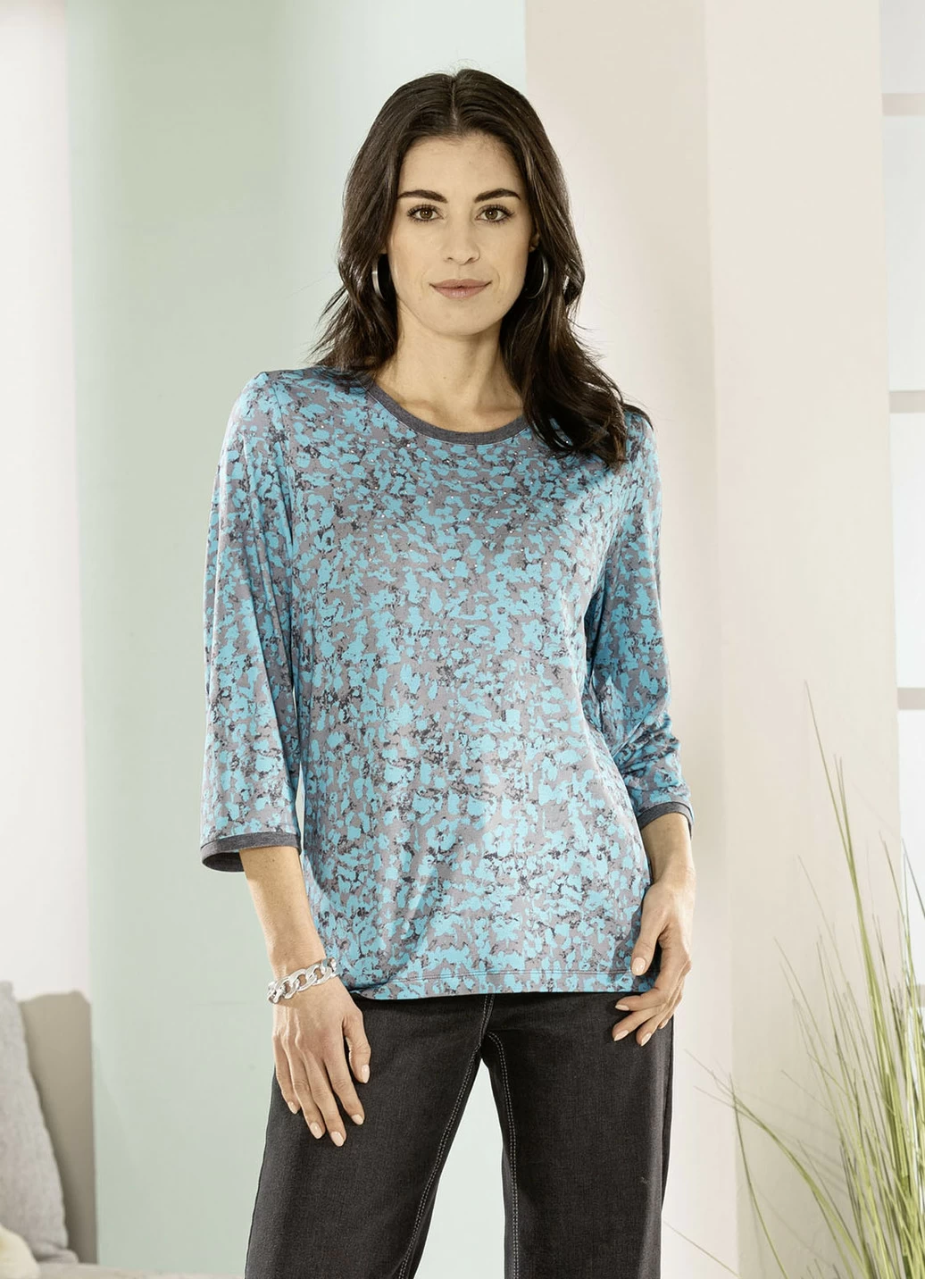 Shirt mit silberfarbenen Zierplättchen