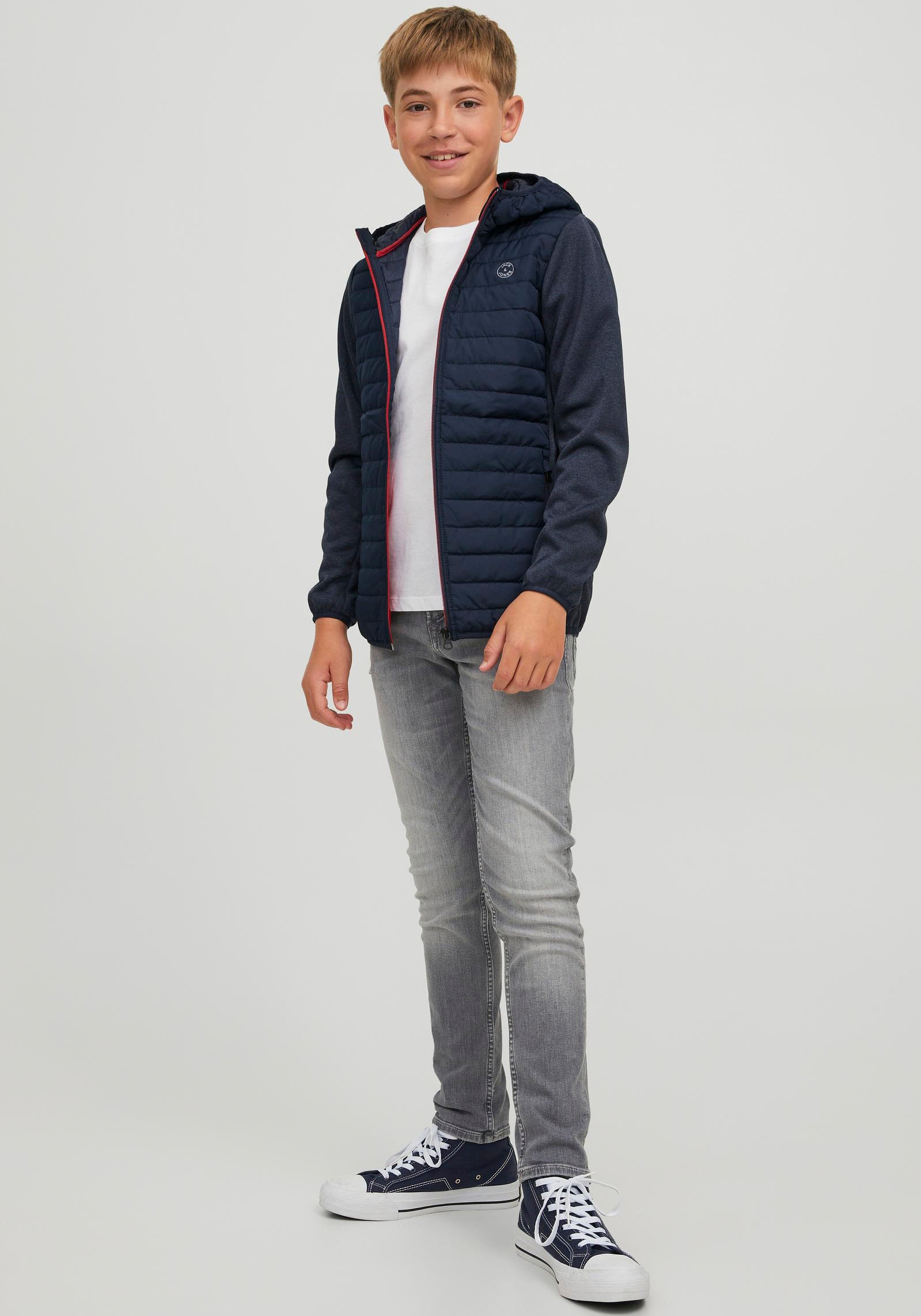 Jack & Jones Junior Steppjacke »JJEMULTI wärmt, winddicht, wasserdicht, gesteppt« mit Kapuze Farbeinsatz, modisch, regular fit, Kapuze