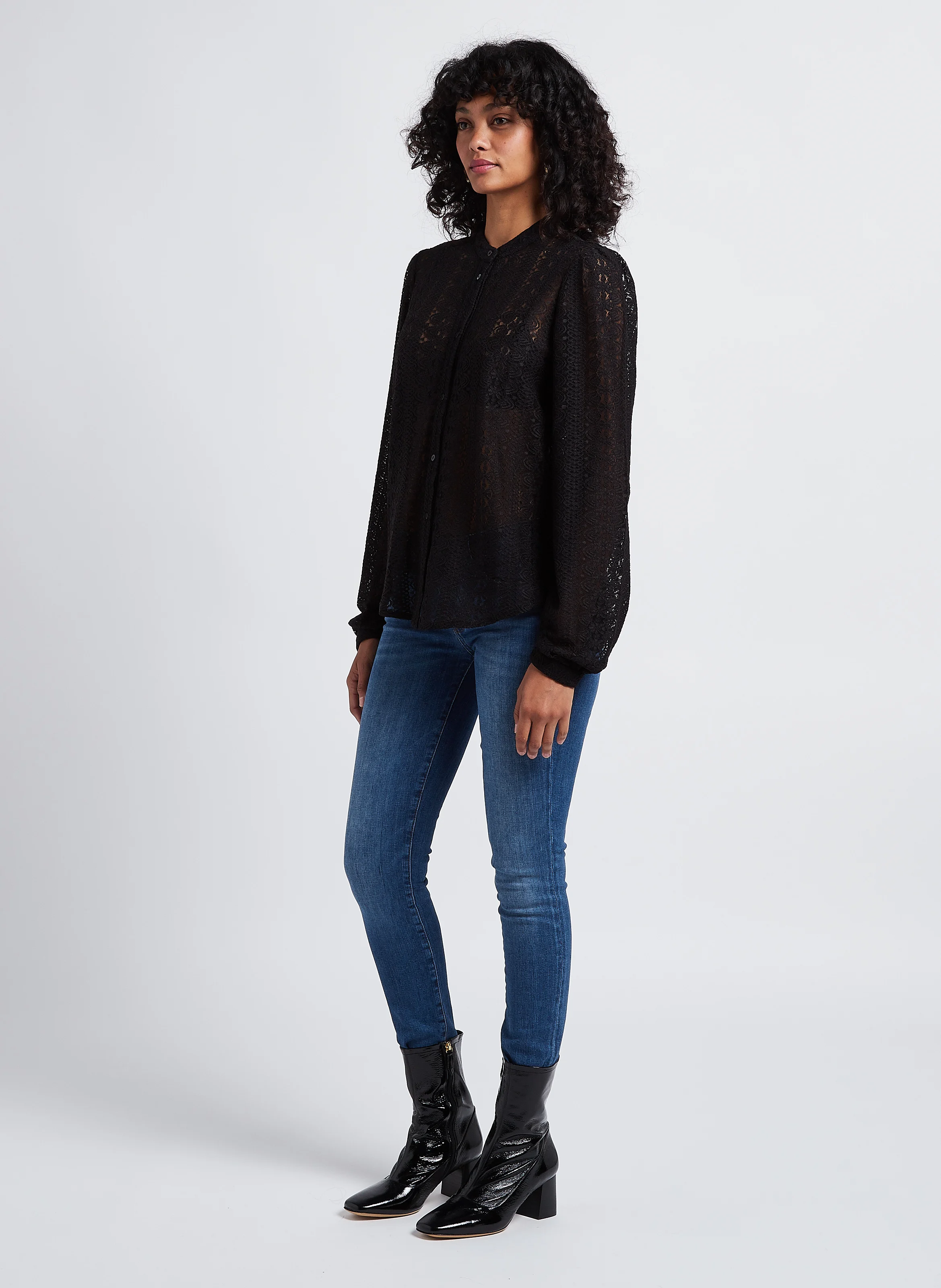 CHIKKA - Blouse col mao brodée| Noir