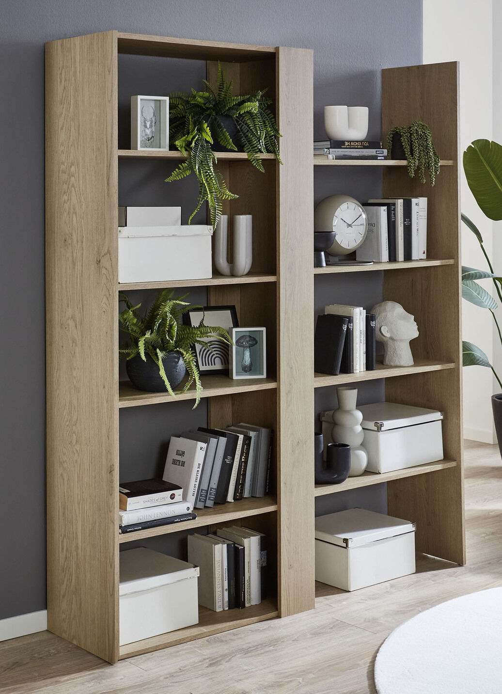 Ausziehbares Wandregal mit modernem Design
