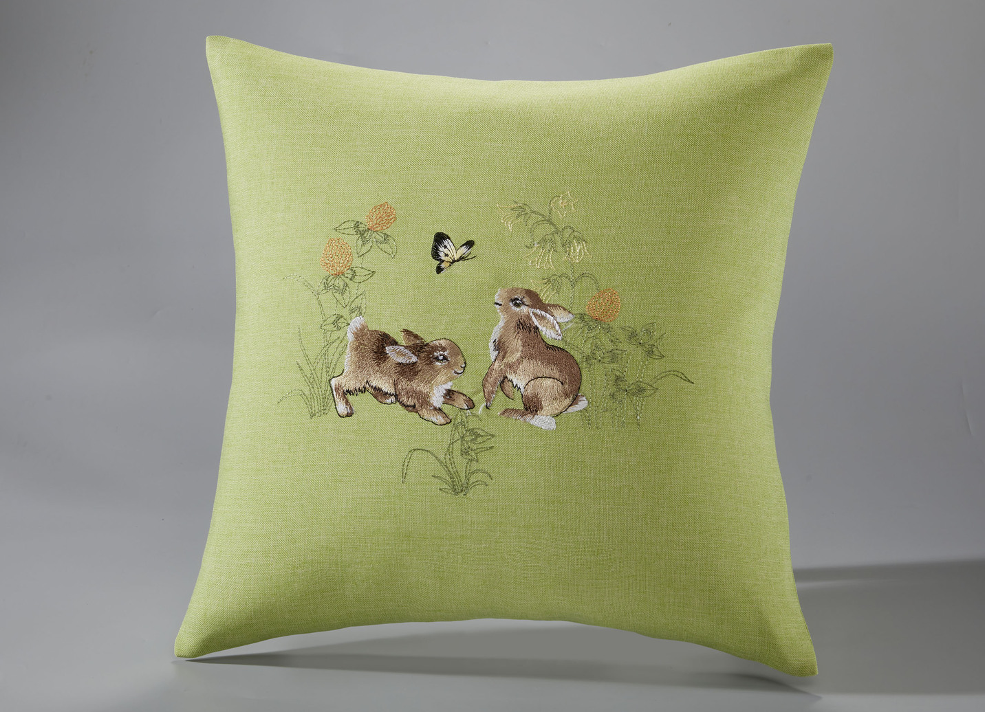 Tisch- und Raumdekoration mit Hasen-Motiven