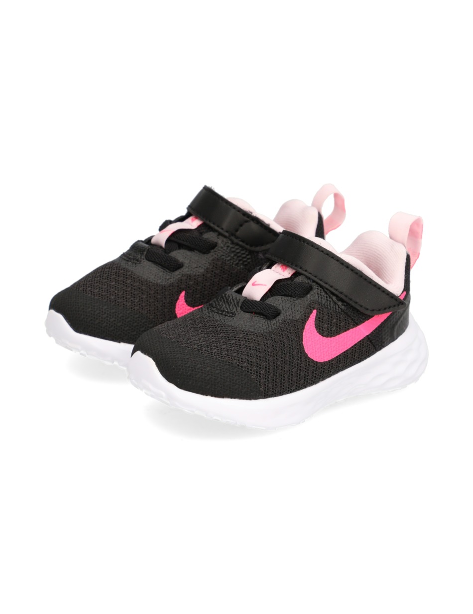 Nike Revolution 6