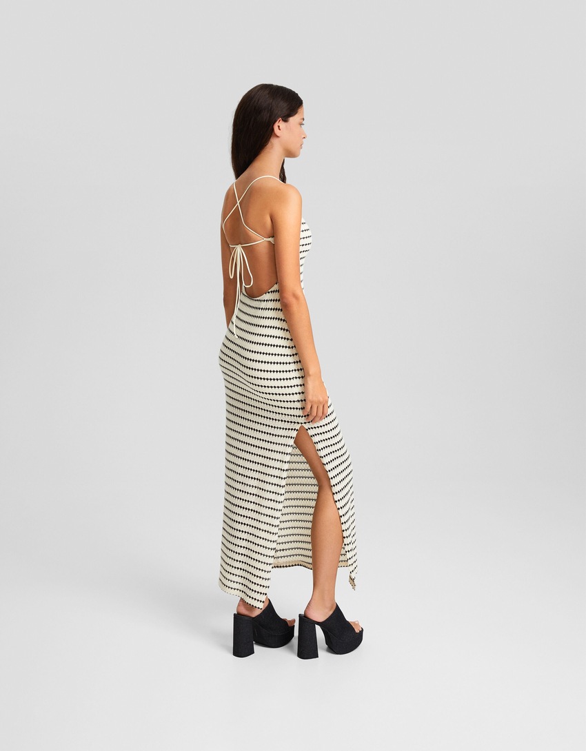 Vestido midi rústico com costas abertas