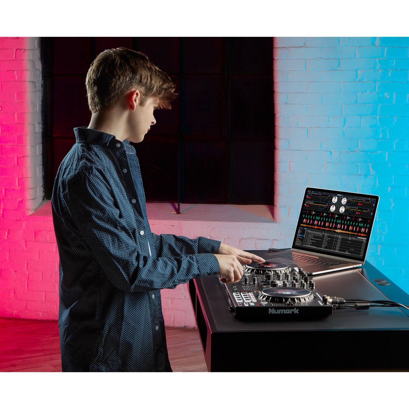 Numark NS4FX 4-kanaals DJ-controller