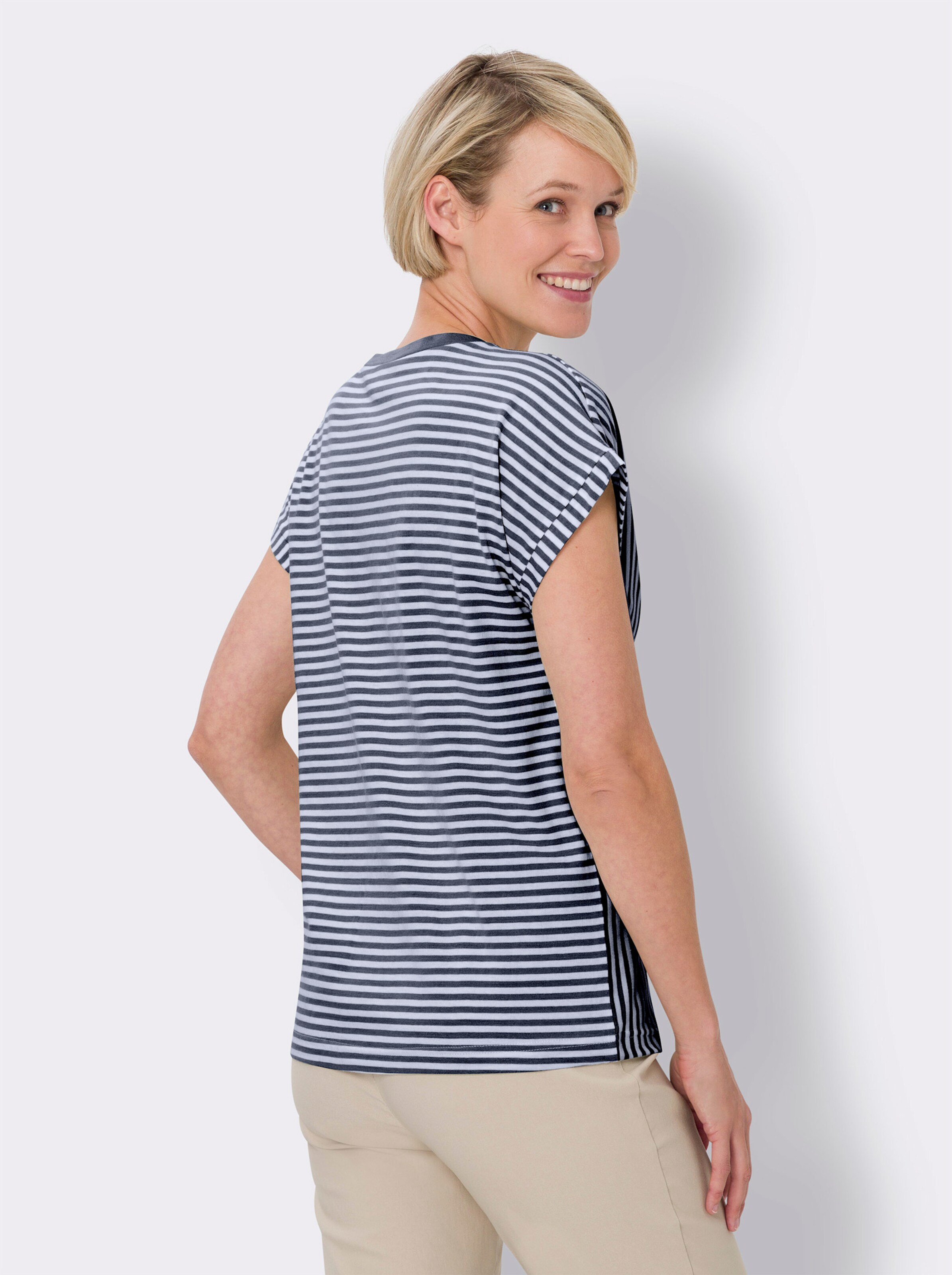 V-Shirt mit überschnittenen Schultern