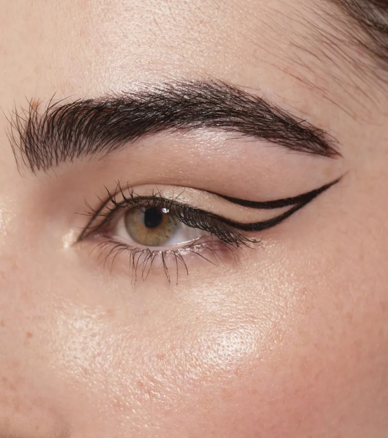 Double S Beauty - Delineador Líquido Angy Garrido