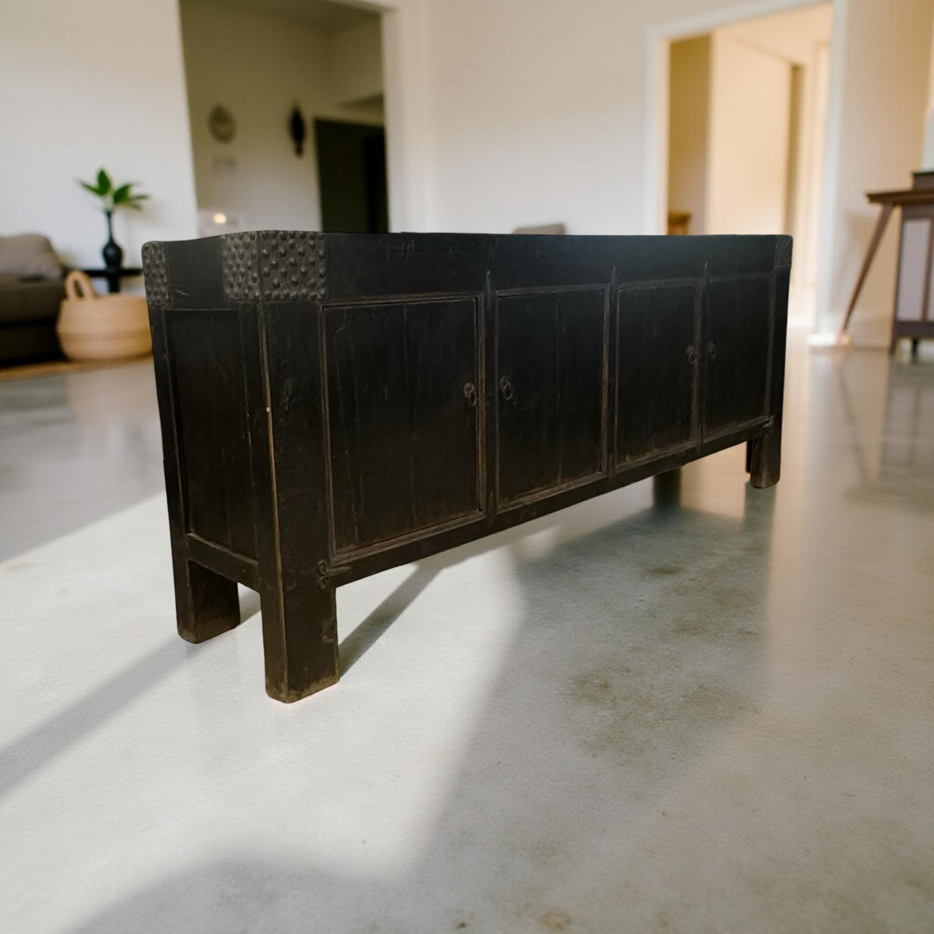 Dressoir zwart 4 deur noppen beslag