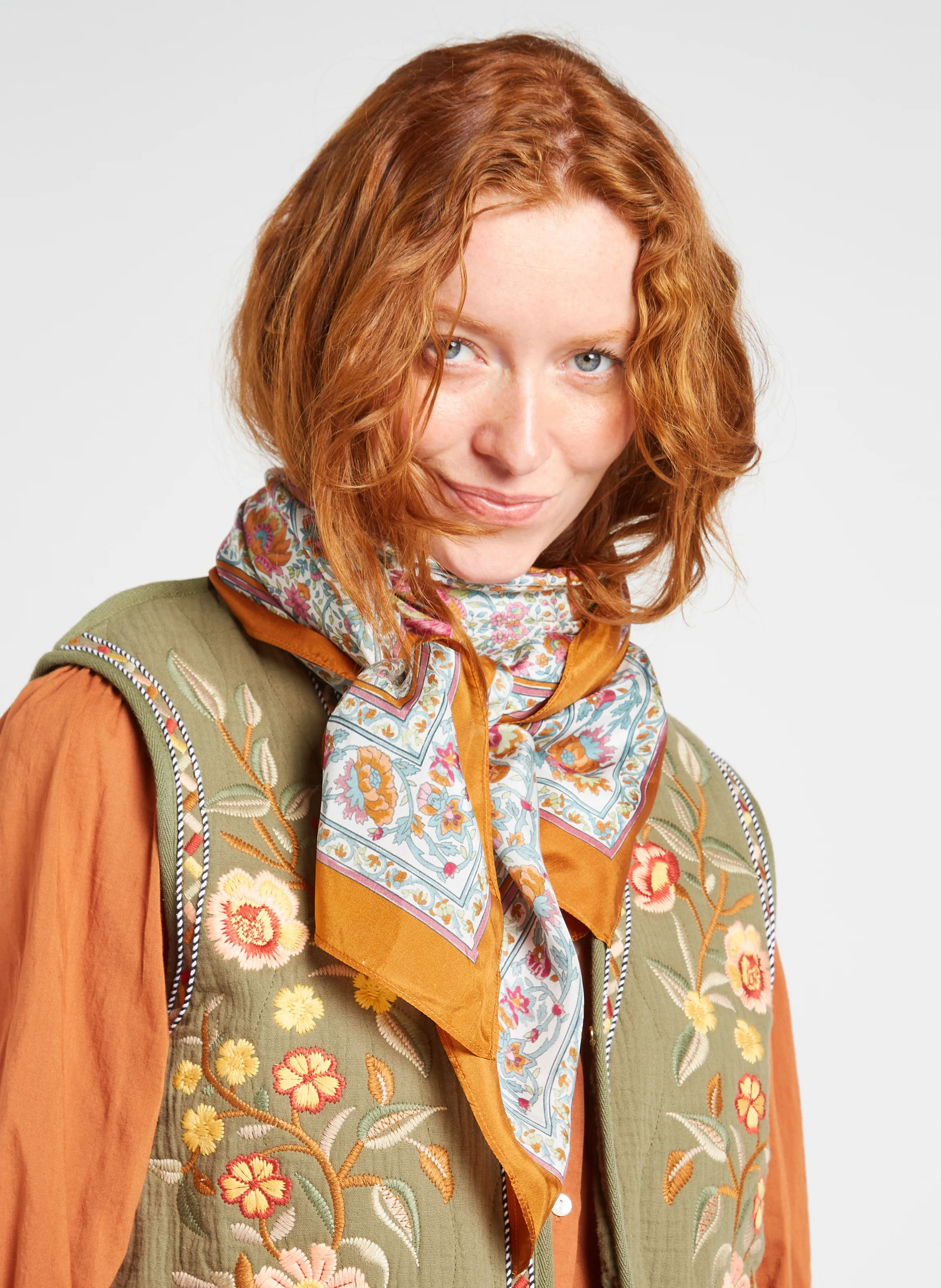 ROMY - Foulard imprimé en soie | Multicolore