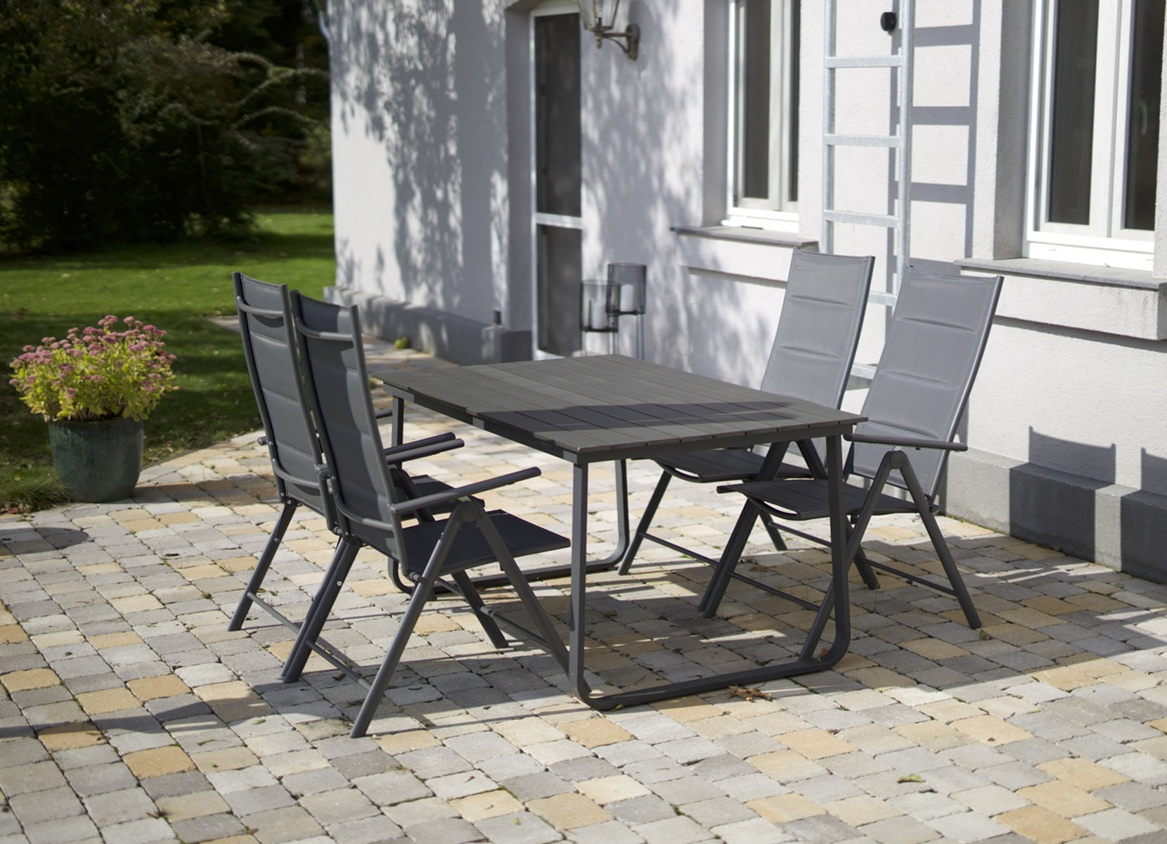 Gartentisch in Holzoptik 150x90x74cm Anthrazit