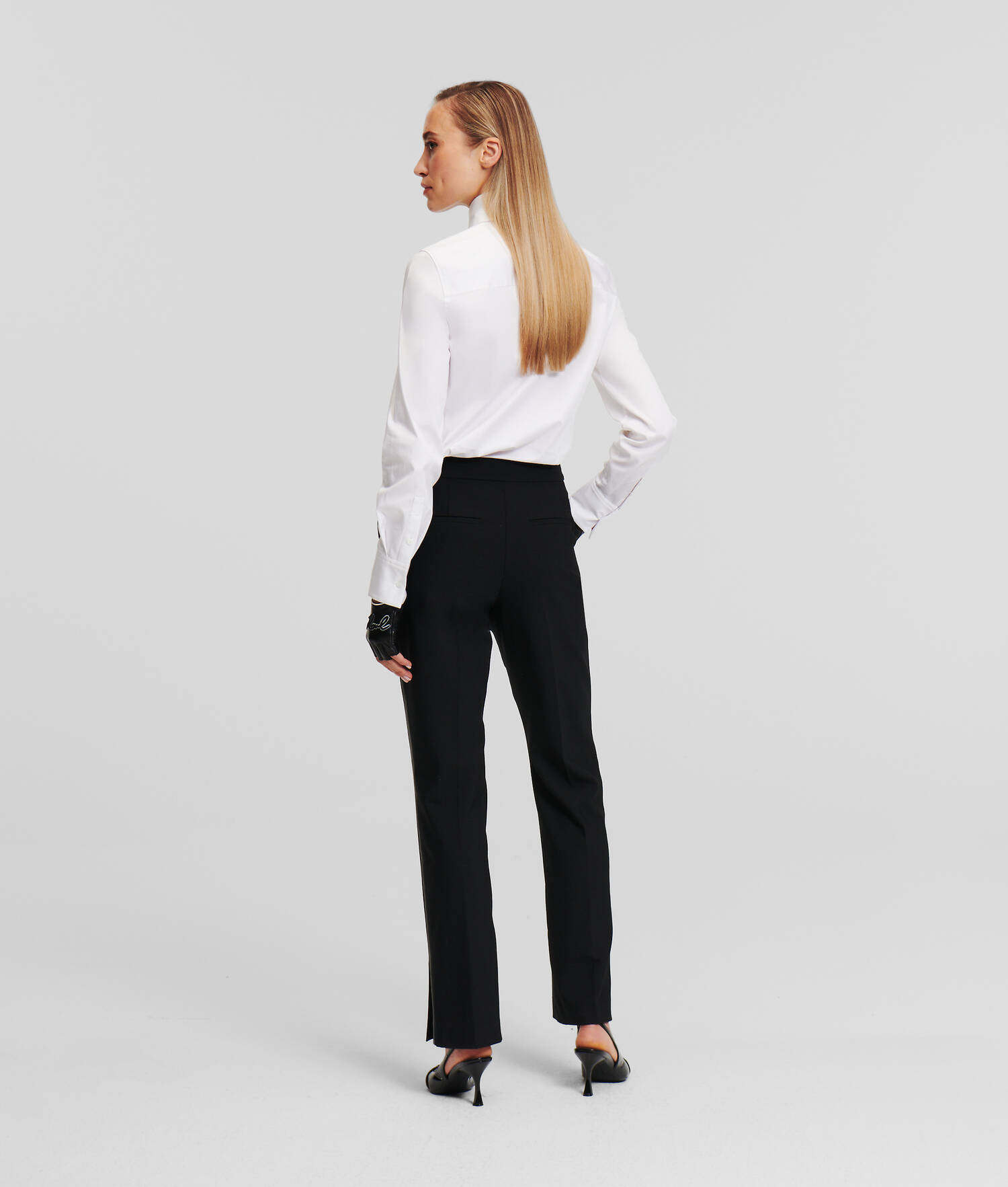 PANTALON EN SIMILI-CUIR À EMPIÈCEMENTS