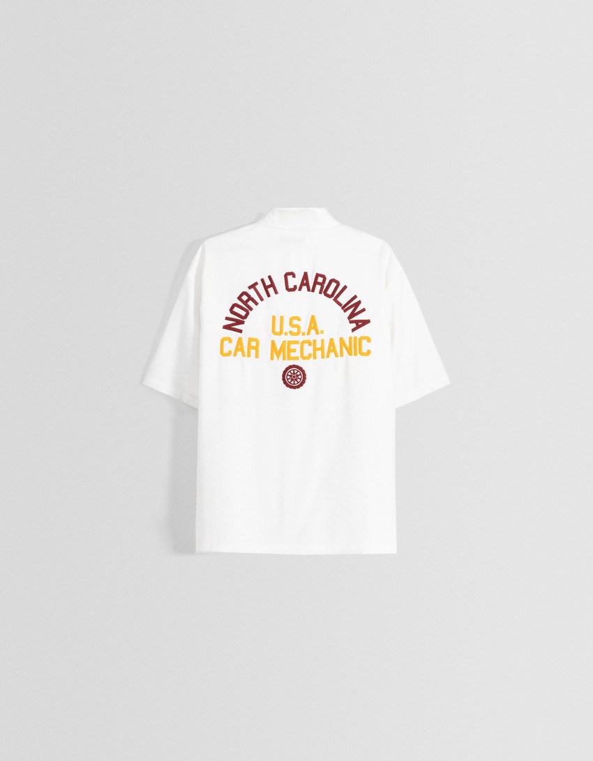 Camisa de manga curta bordada