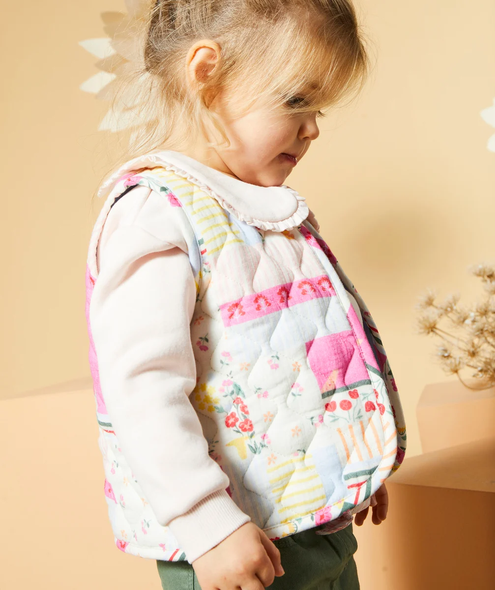 GILET SANS MANCHES RÉVERSIBLE BÉBÉ FILLE EN REMBOURRAGE RECYCLÉ PATCHWORK