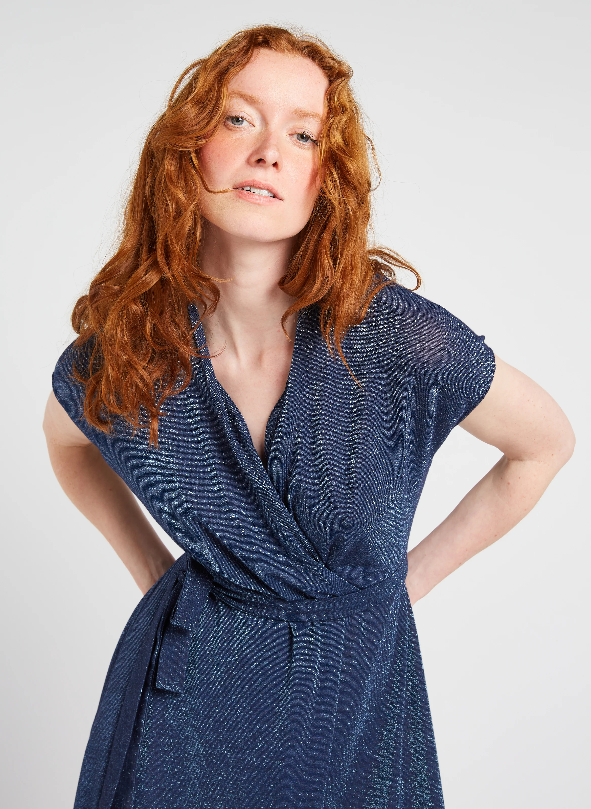 COTONARIA - Robe longue sans manches ceinturée | Bleu