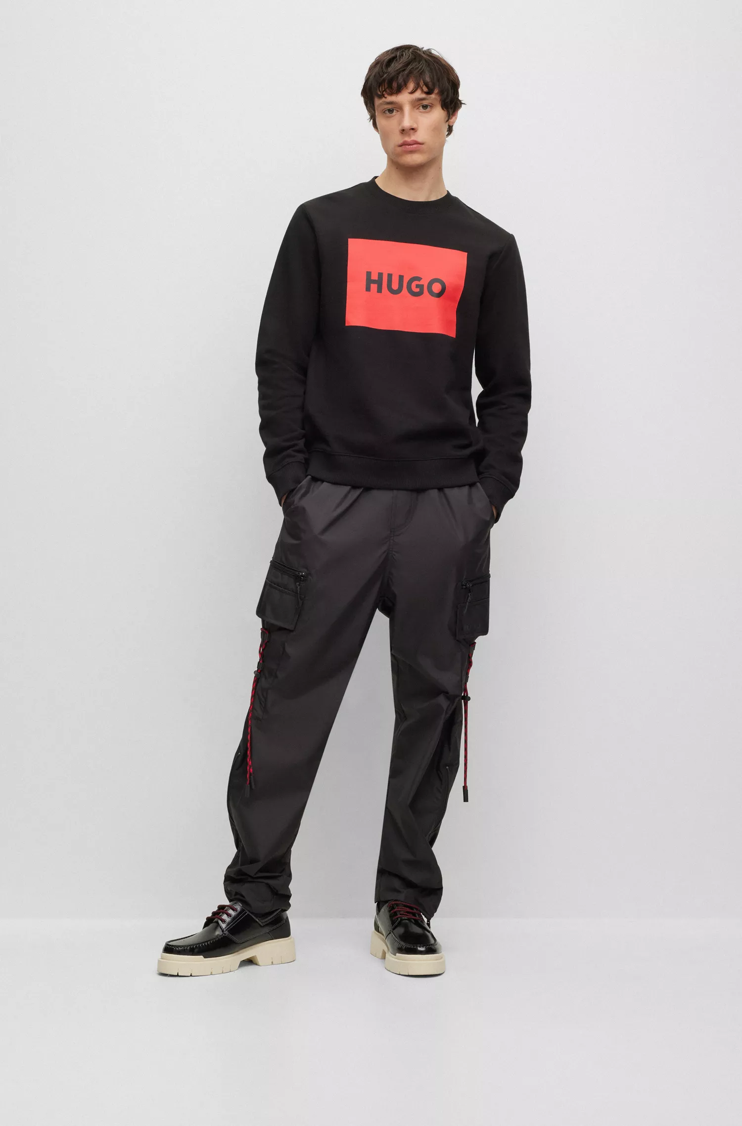 Moletom HUGO vermelho em algodão felpudo com detalhe do logotipo