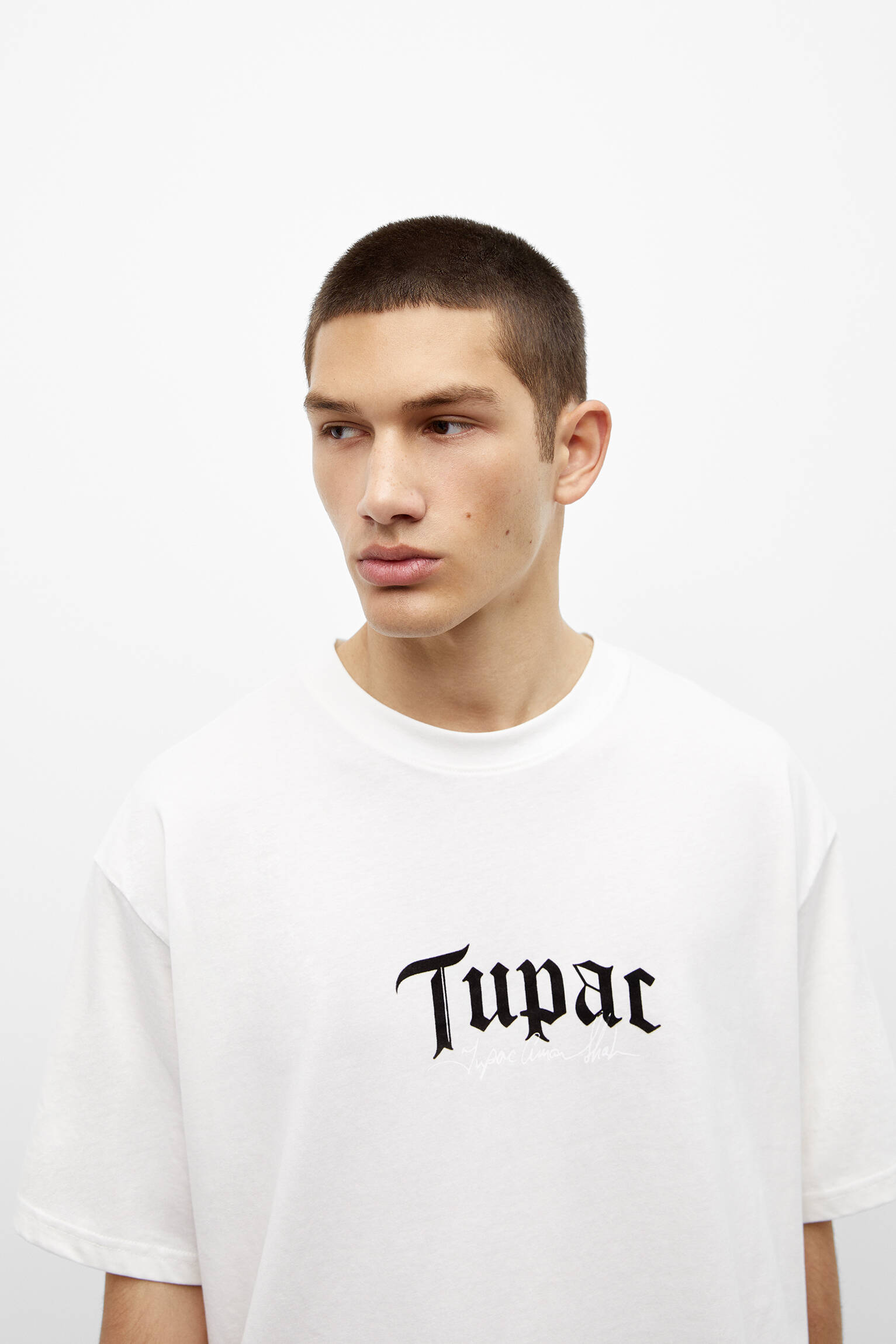 CAMISETA OVERSIZE COM TEXTO TUPAC - OFF WHITE
